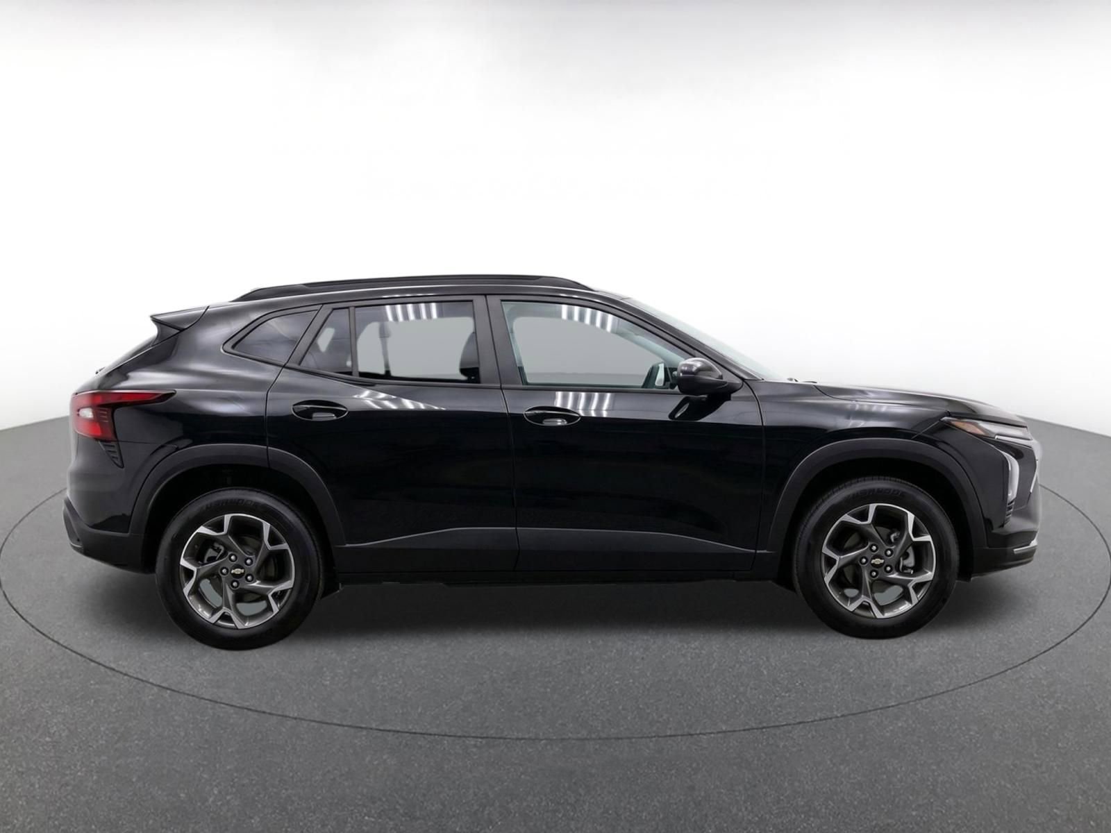Thumbnail: 2025 Chevrolet Trax - 8