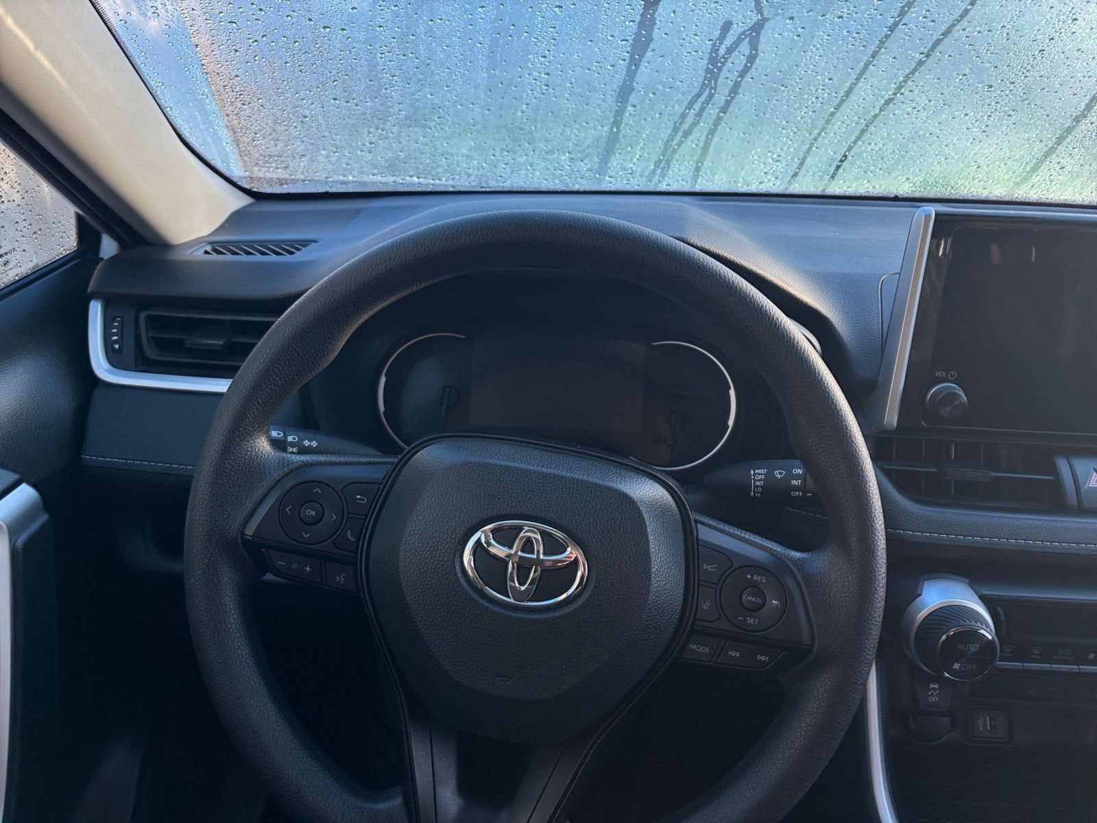 Thumbnail: 2025 Toyota RAV4 - 34