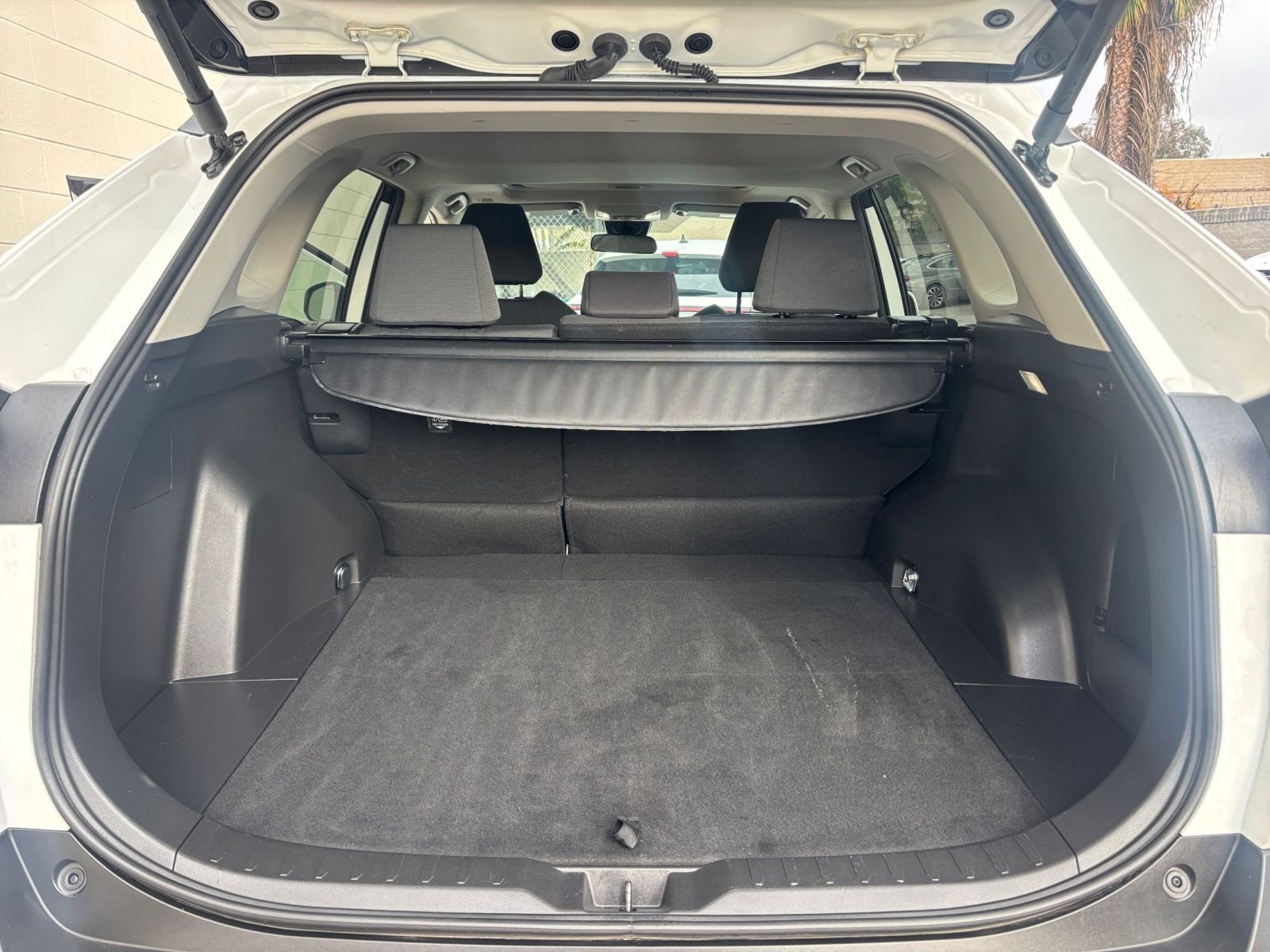 Thumbnail: 2025 Toyota RAV4 - 33