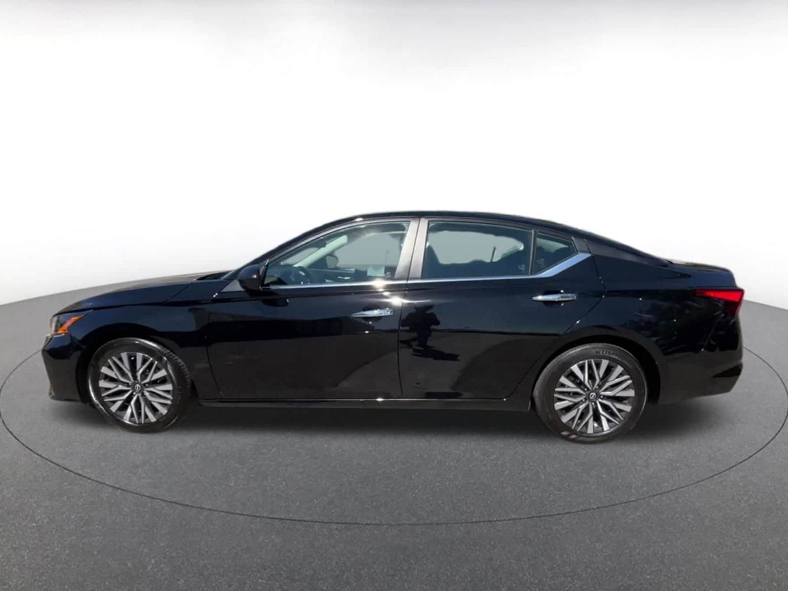 Thumbnail: 2024 Nissan Altima - 9
