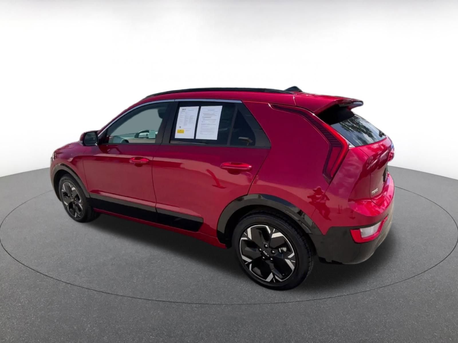 Thumbnail: 2023 Kia Niro - 10