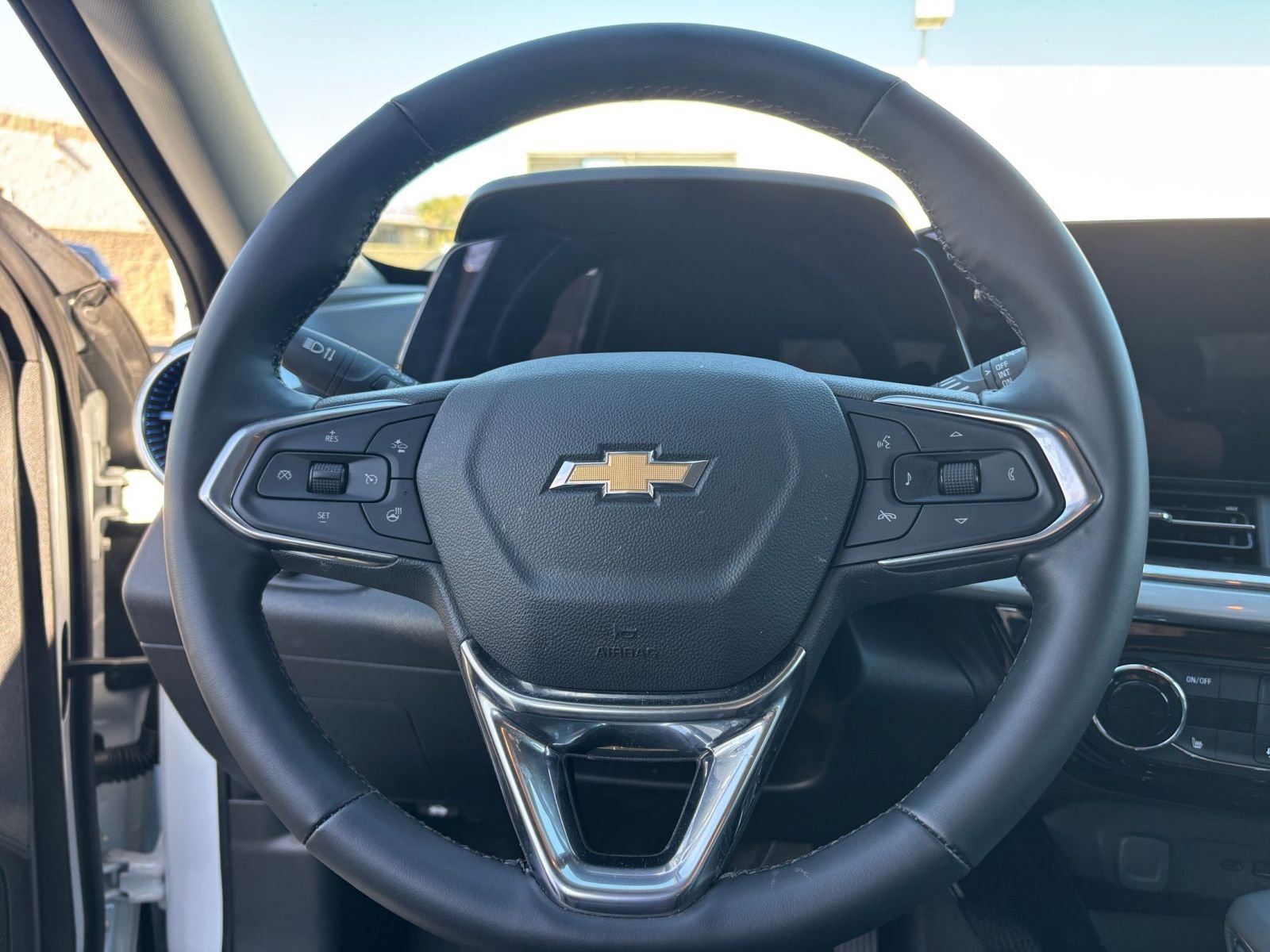 Thumbnail: 2025 Chevrolet Trax - 30