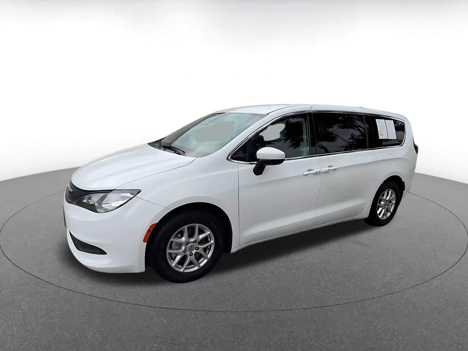 Thumbnail: 2023 Chrysler Voyager - 8