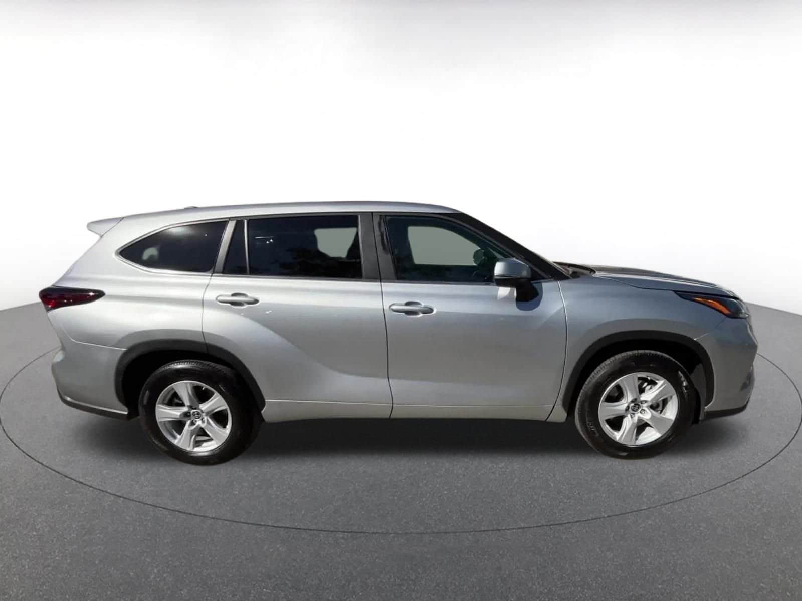 Thumbnail: 2025 Toyota Highlander - 16