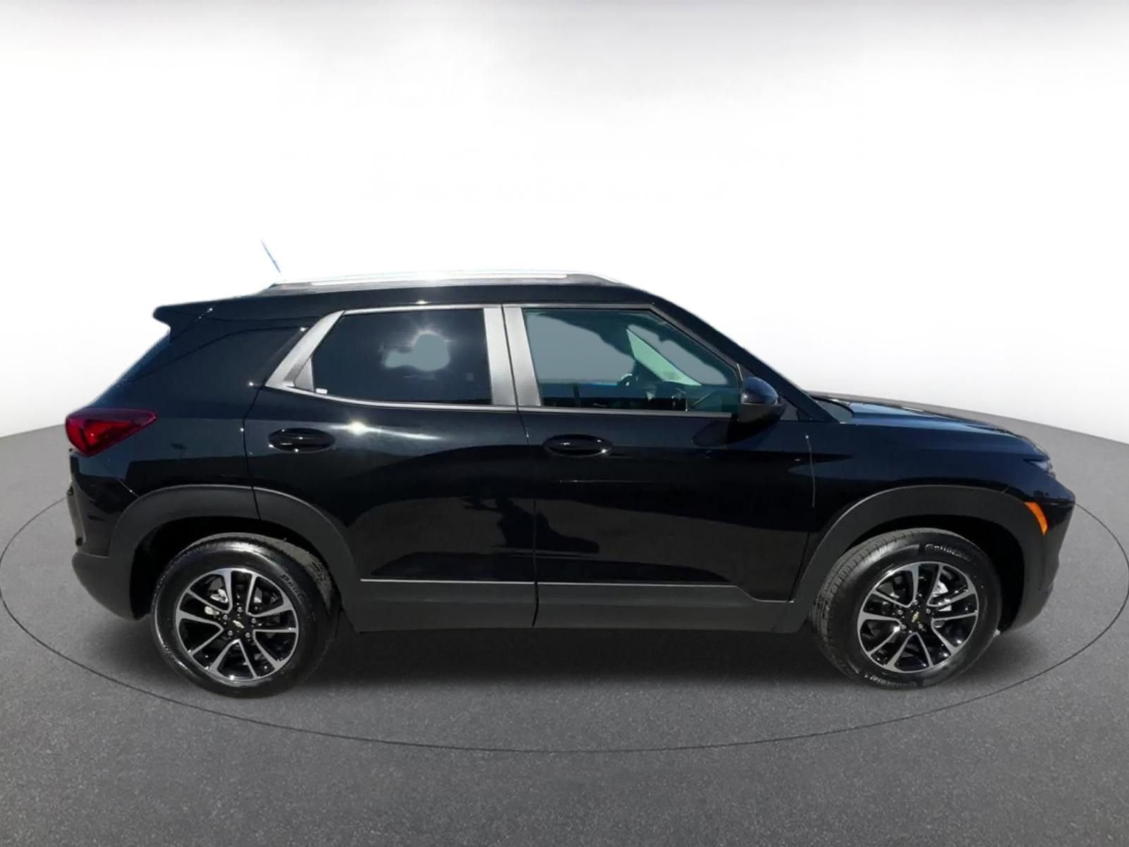 Thumbnail: 2025 Chevrolet TrailBlazer - 16