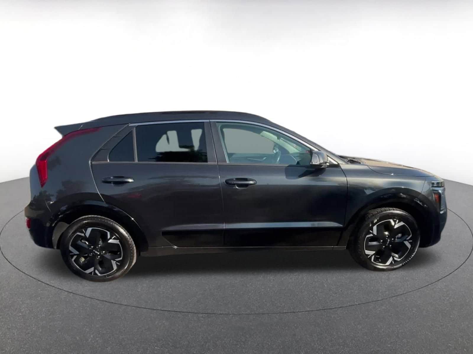 Thumbnail: 2023 Kia Niro - 16