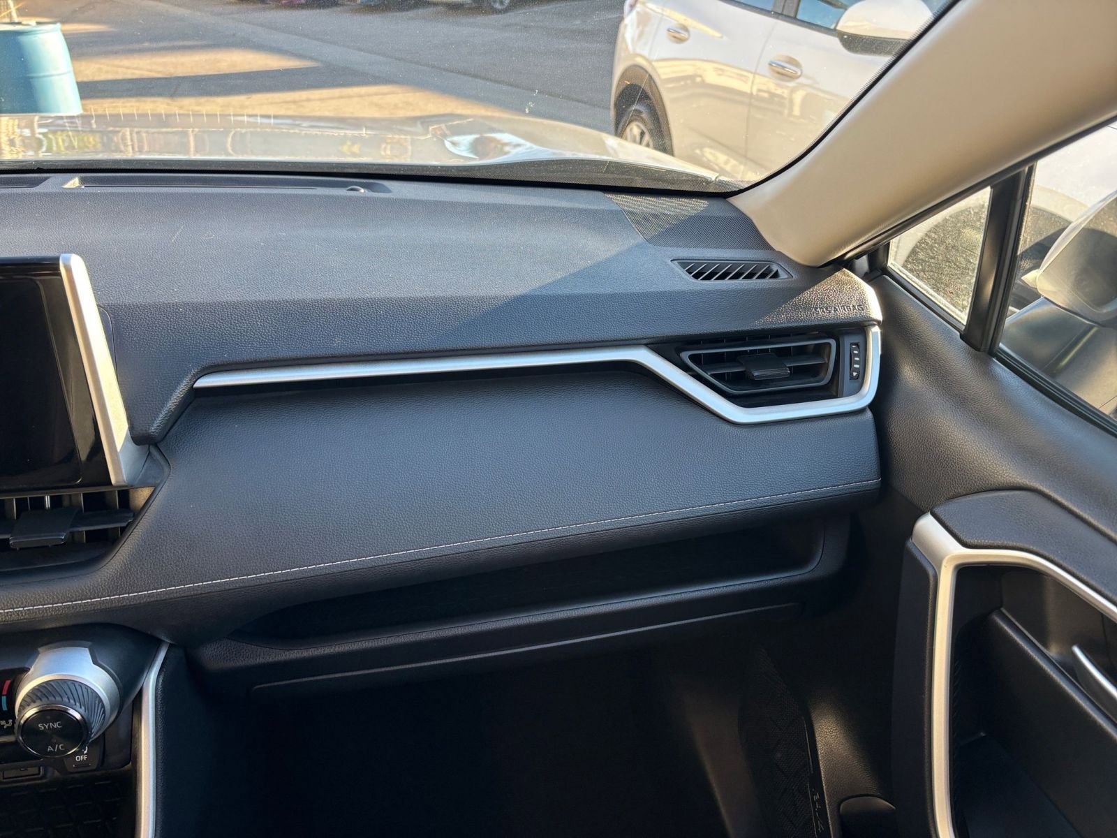 Thumbnail: 2025 Toyota RAV4 - 35