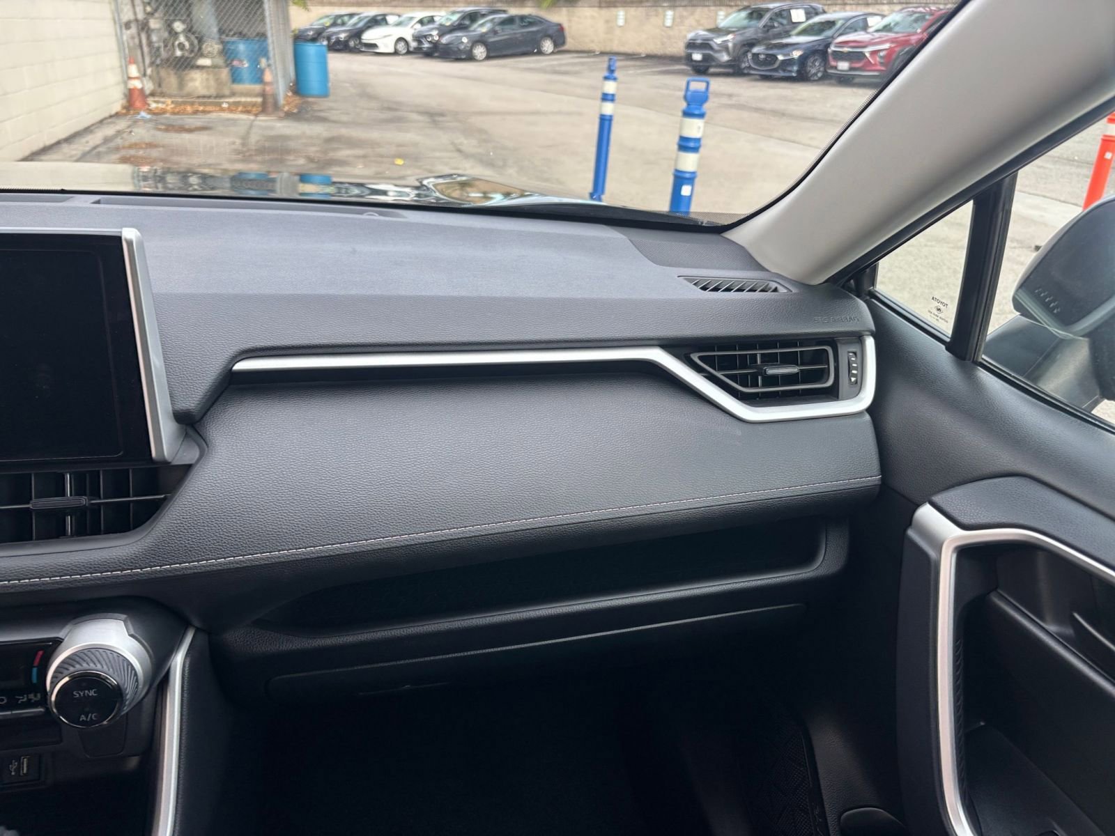 Thumbnail: 2025 Toyota RAV4 - 35