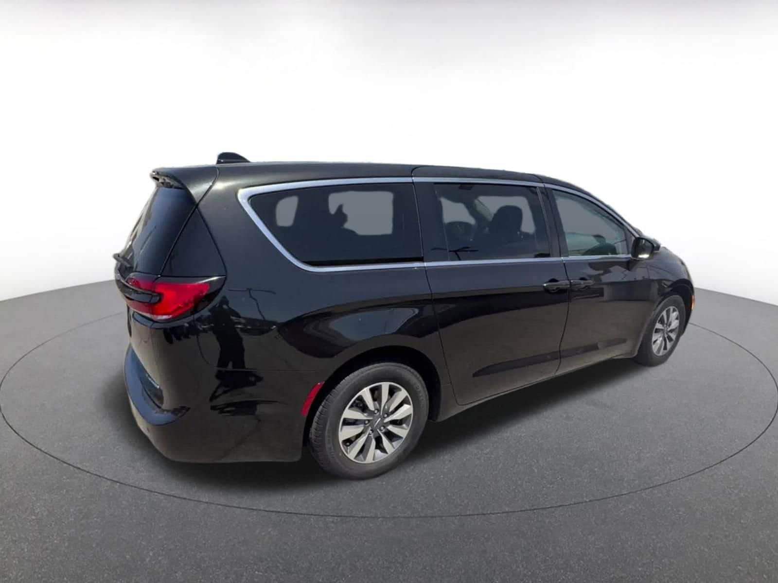 Thumbnail: 2023 Chrysler Pacifica - 14