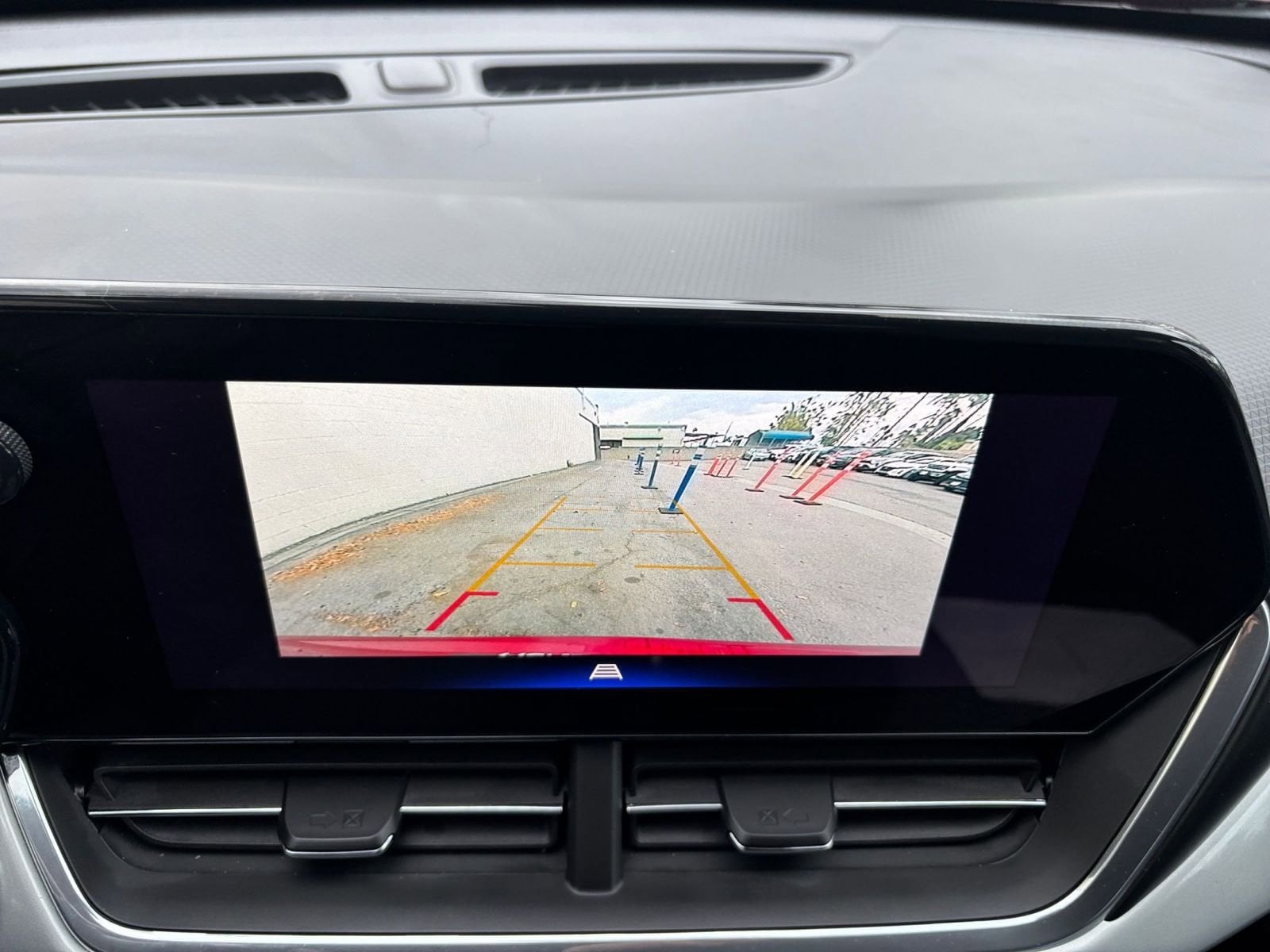 Thumbnail: 2025 Chevrolet Trax - 17