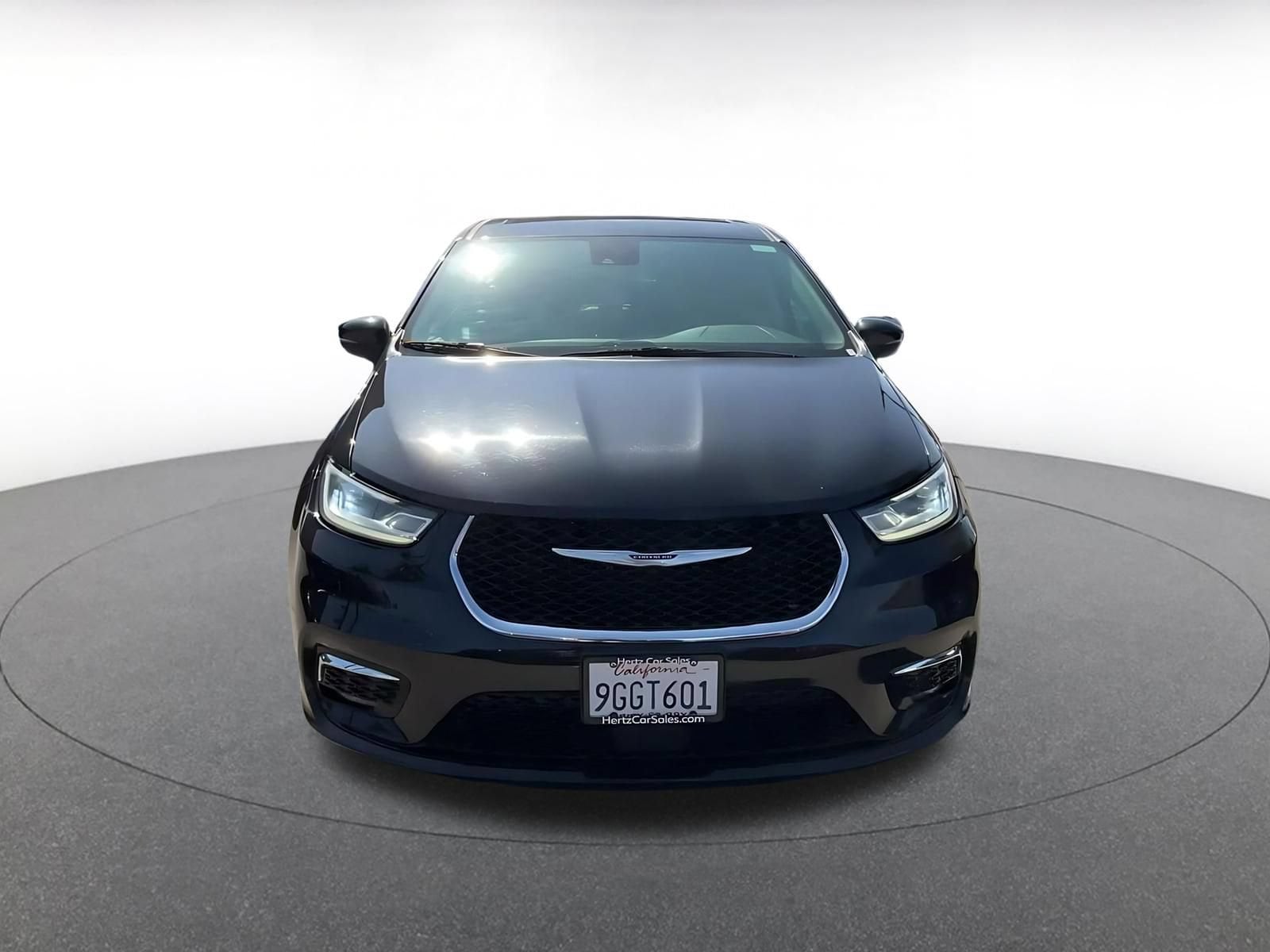 Thumbnail: 2023 Chrysler Pacifica - 4