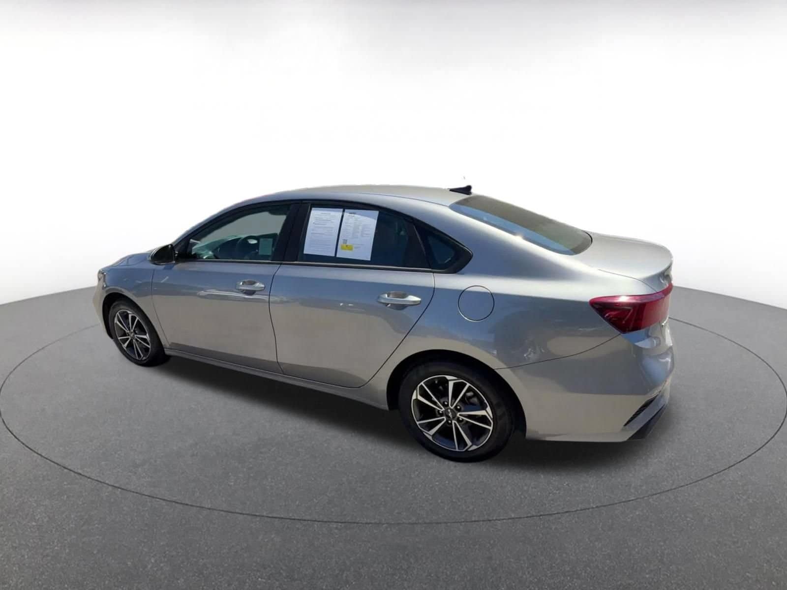 Thumbnail: 2024 Kia Forte - 8
