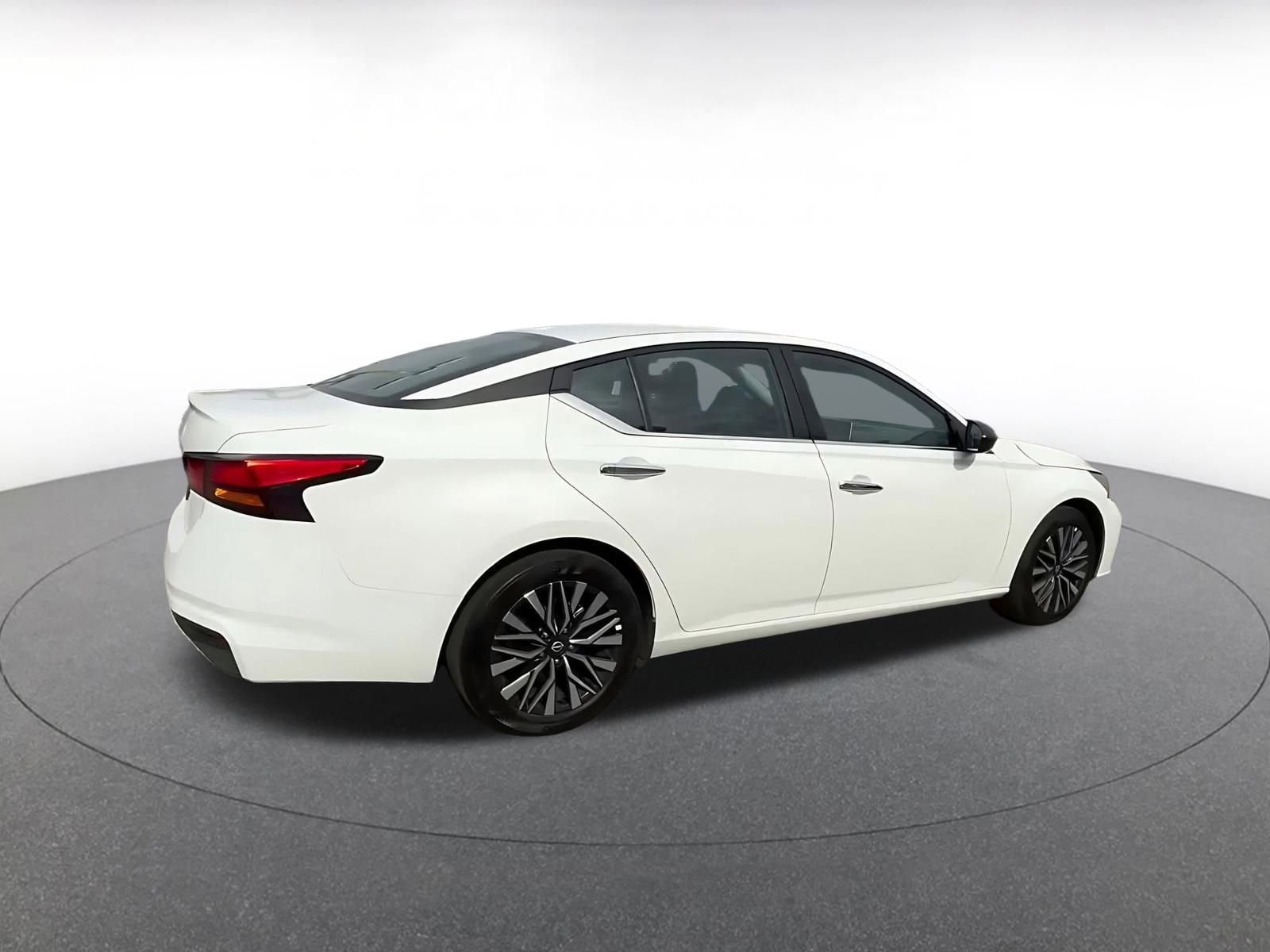 Thumbnail: 2025 Nissan Altima - 15