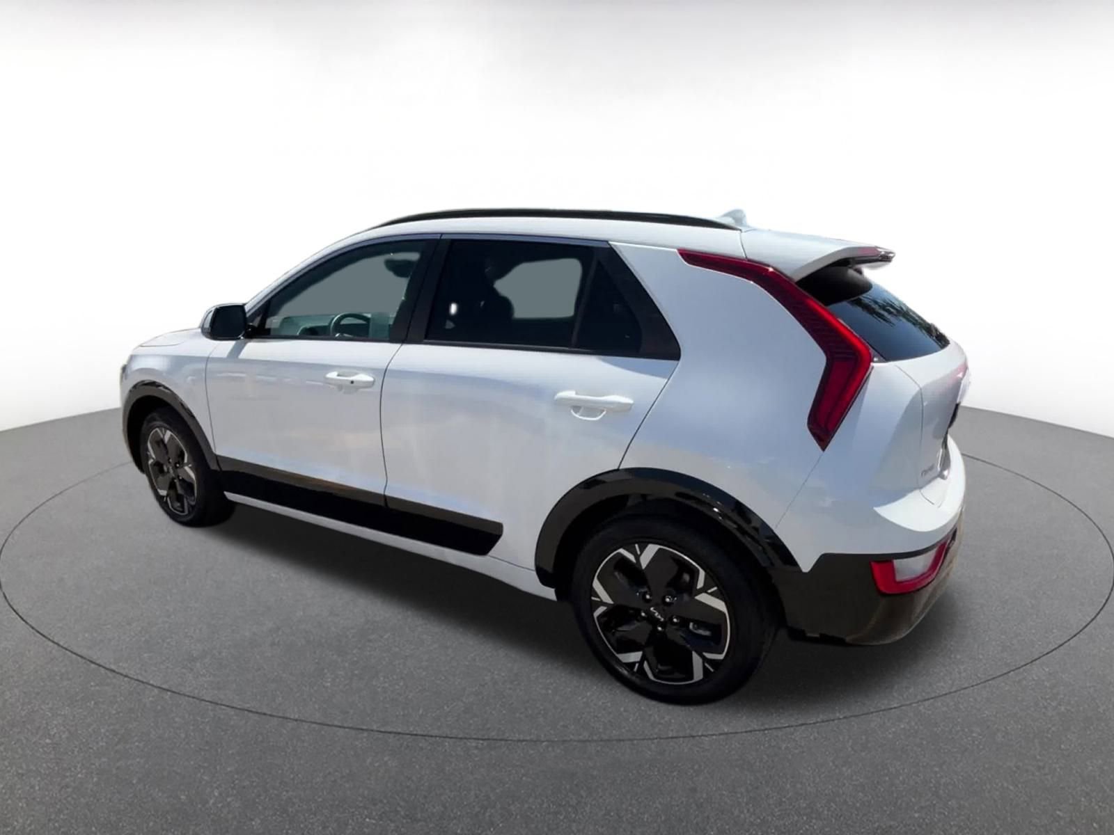 Thumbnail: 2023 Kia Niro - 10