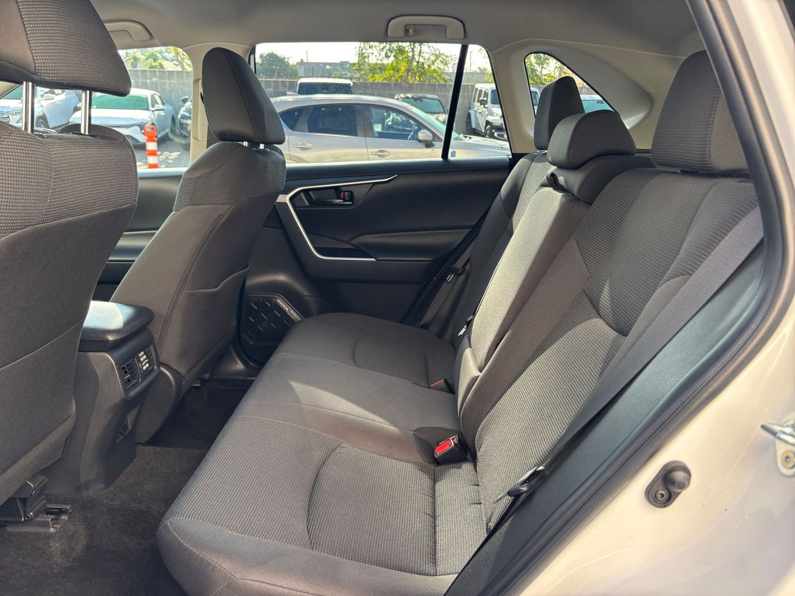 Thumbnail: 2025 Toyota RAV4 - 25