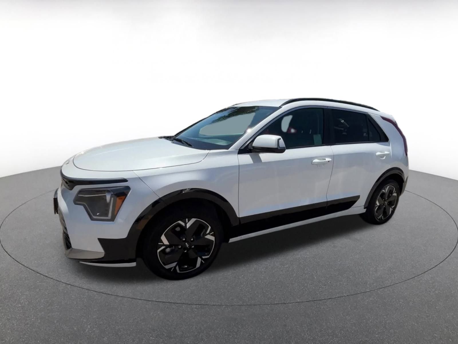 Thumbnail: 2023 Kia Niro - 7