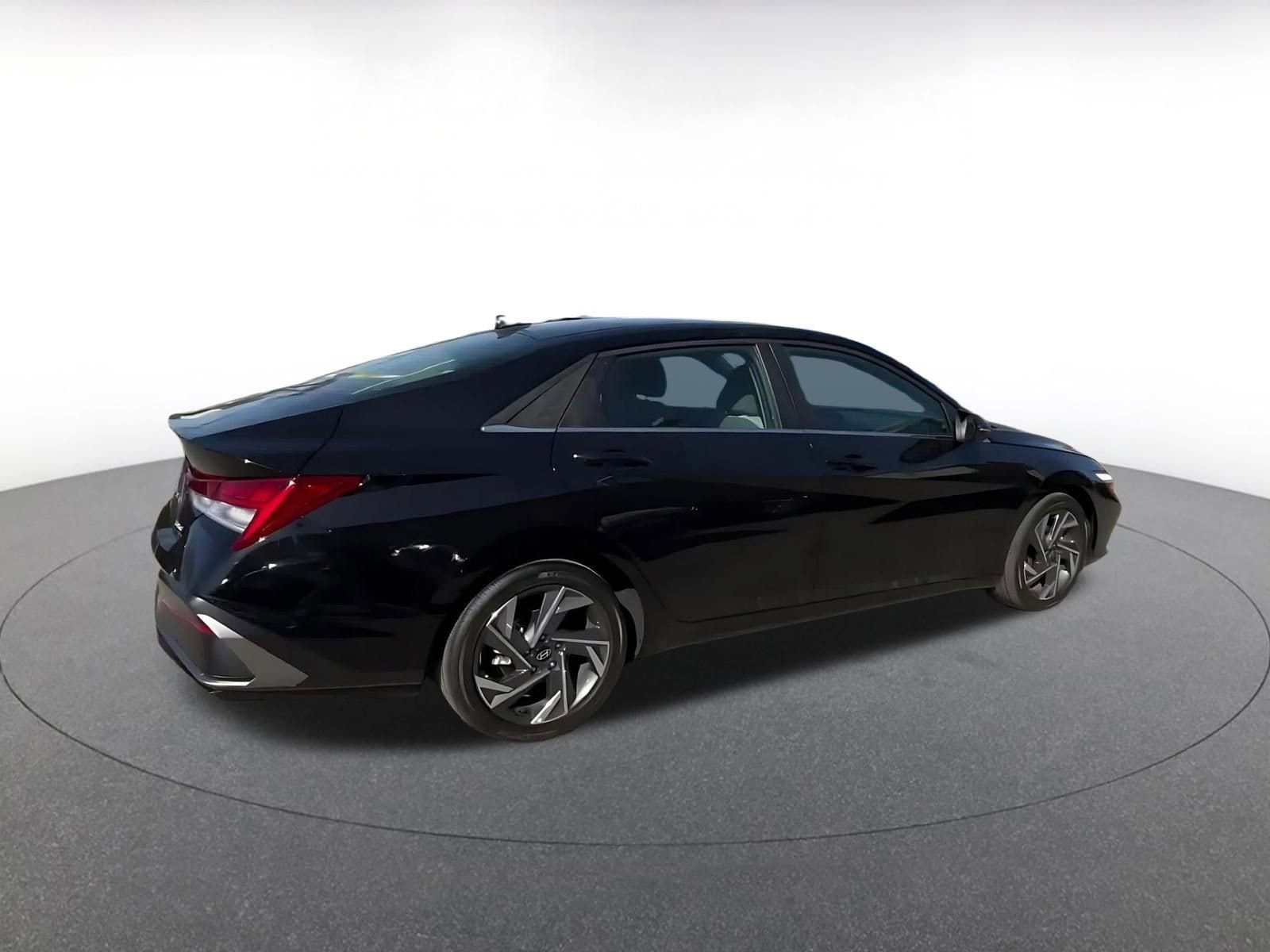 Thumbnail: 2025 Hyundai Elantra - 15