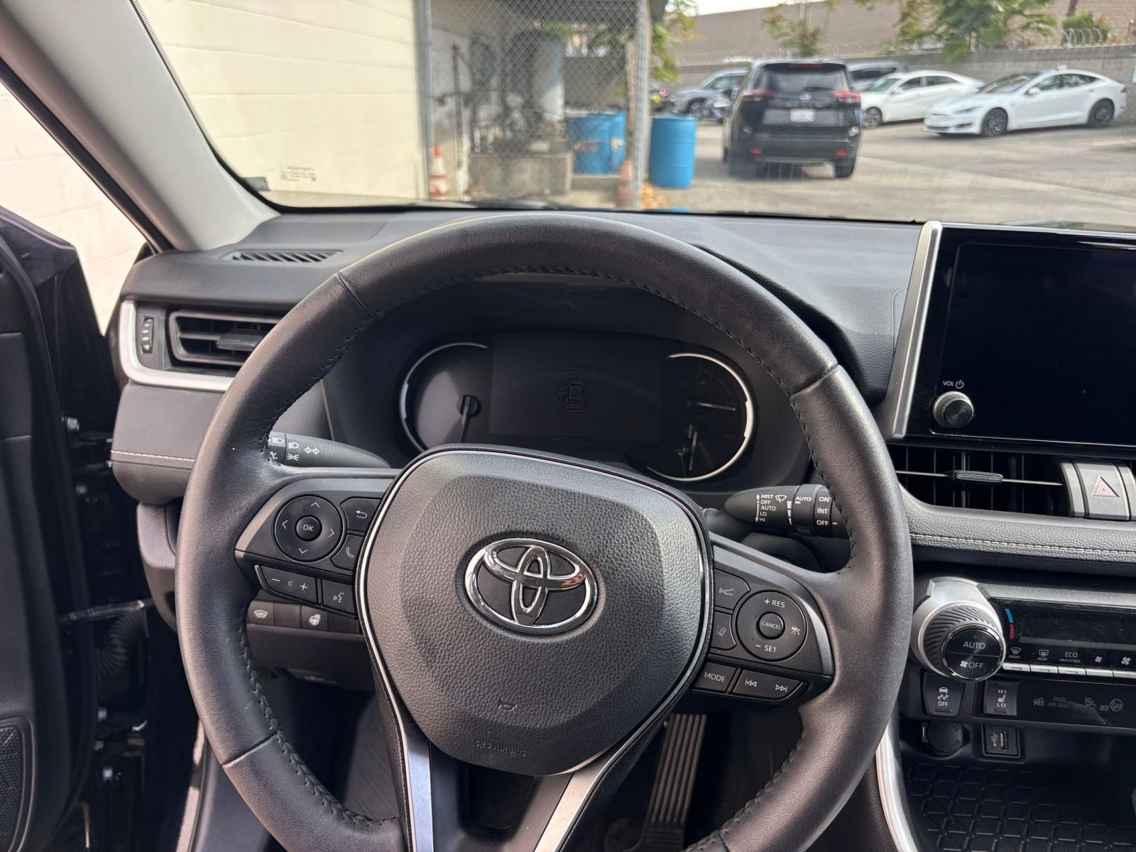 Thumbnail: 2025 Toyota RAV4 - 34