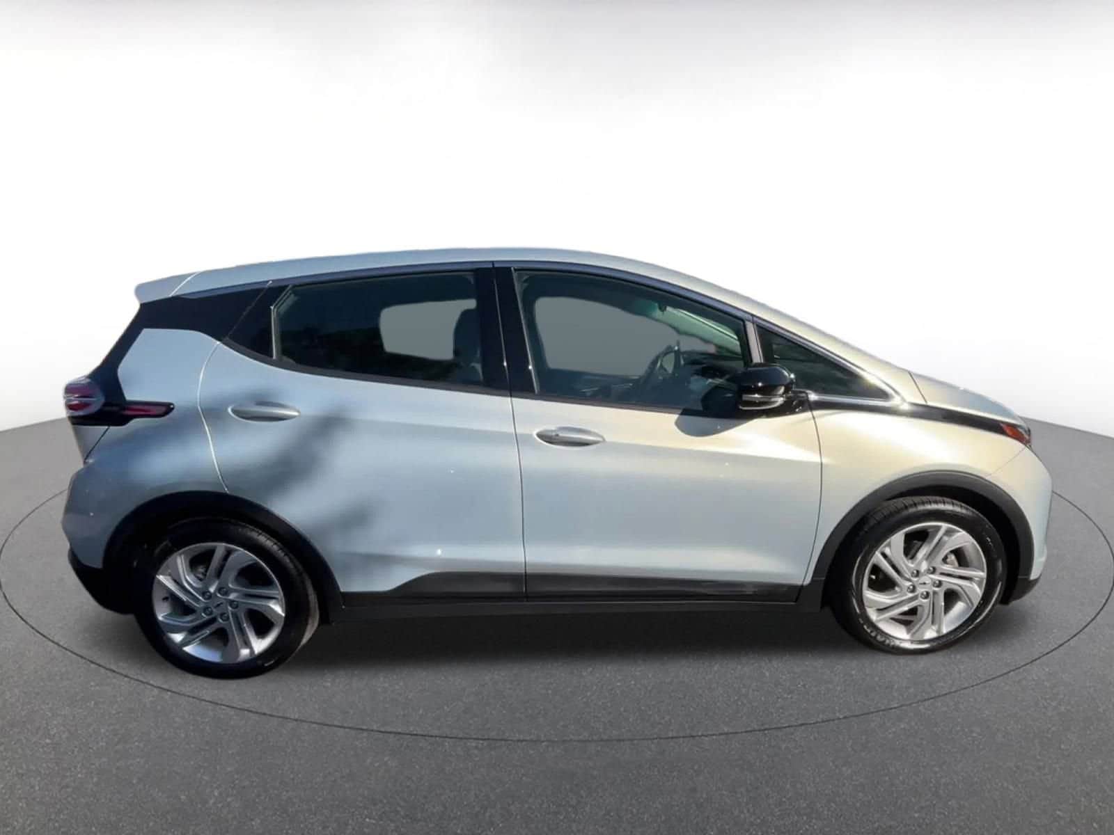 Thumbnail: 2023 Chevrolet Bolt EV - 16