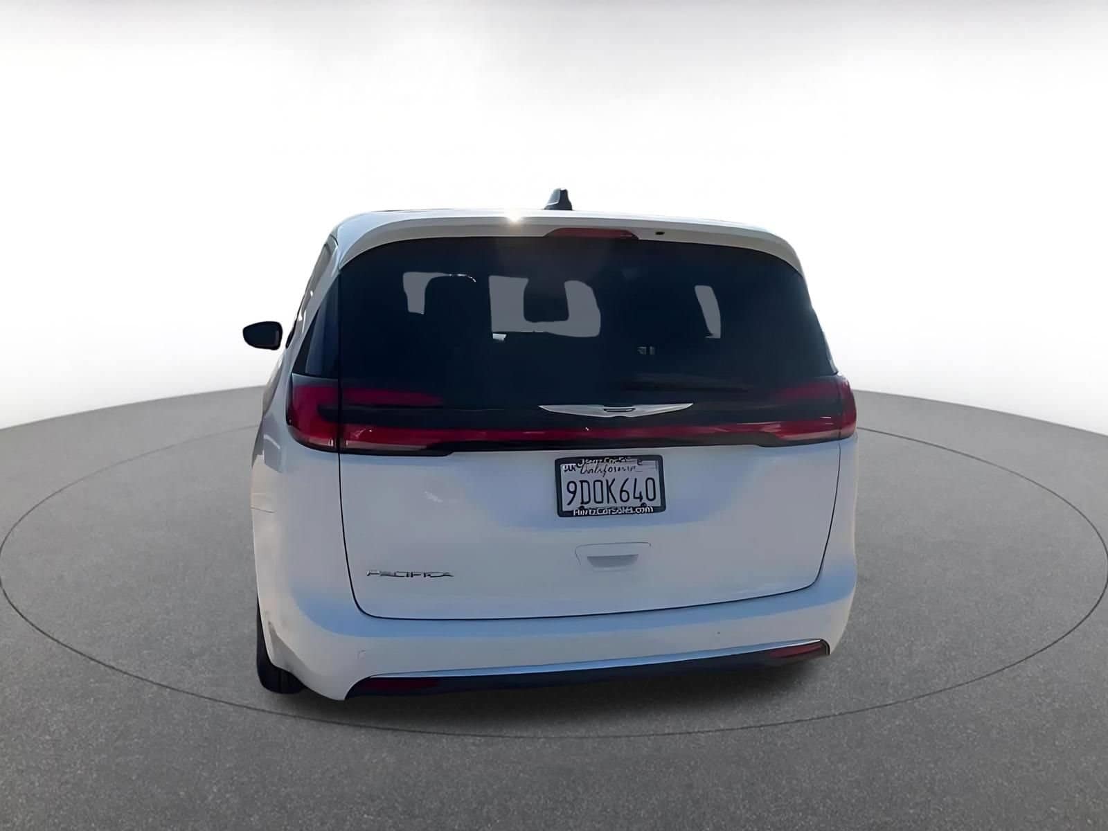Thumbnail: 2023 Chrysler Pacifica - 9