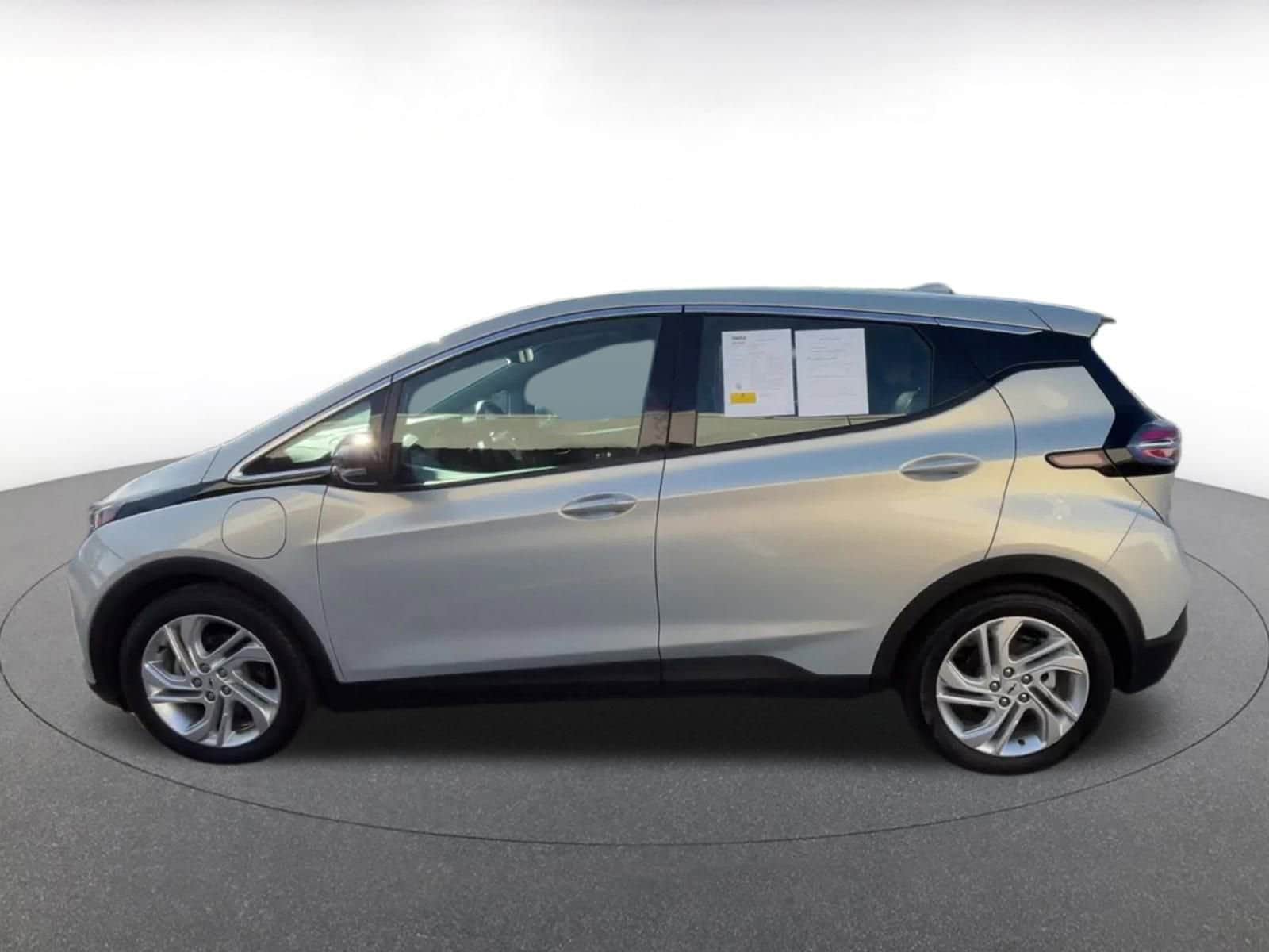 Thumbnail: 2023 Chevrolet Bolt EV - 9