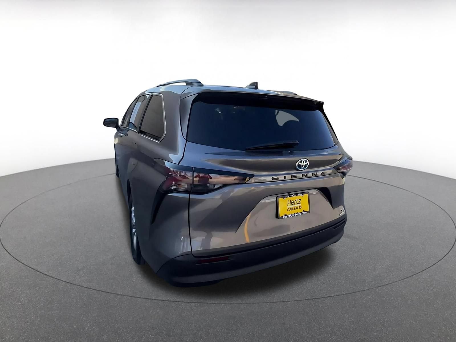 Thumbnail: 2024 Toyota Sienna - 10