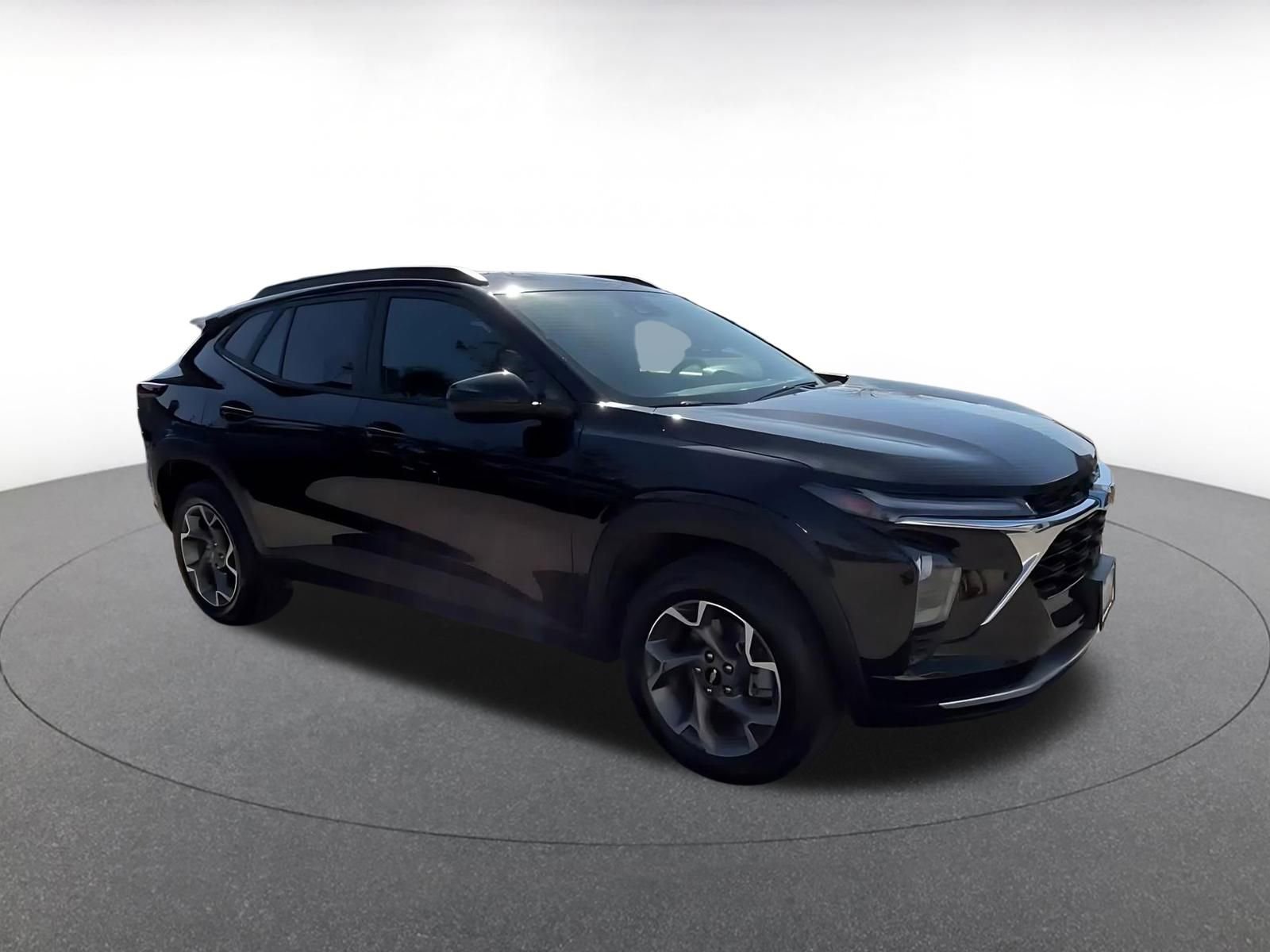 Thumbnail: 2025 Chevrolet Trax - 2