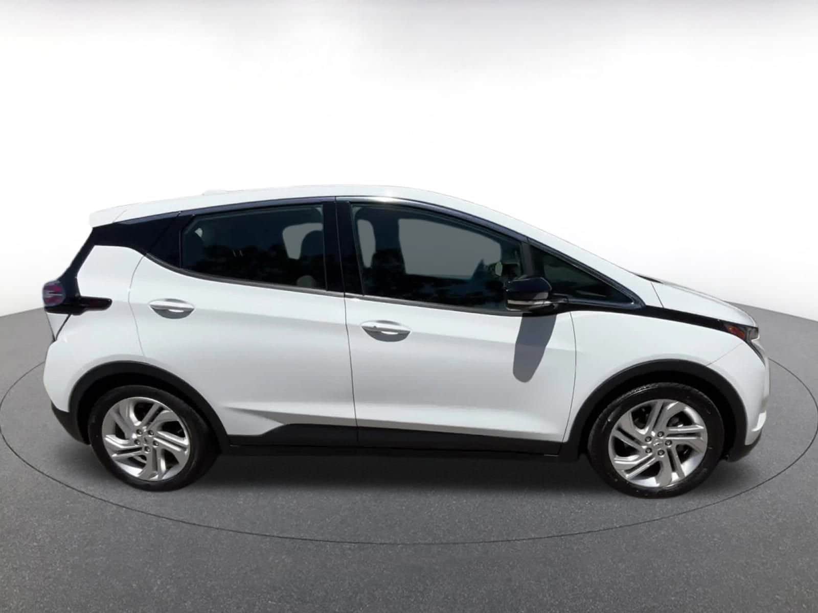 Thumbnail: 2023 Chevrolet Bolt EV - 16