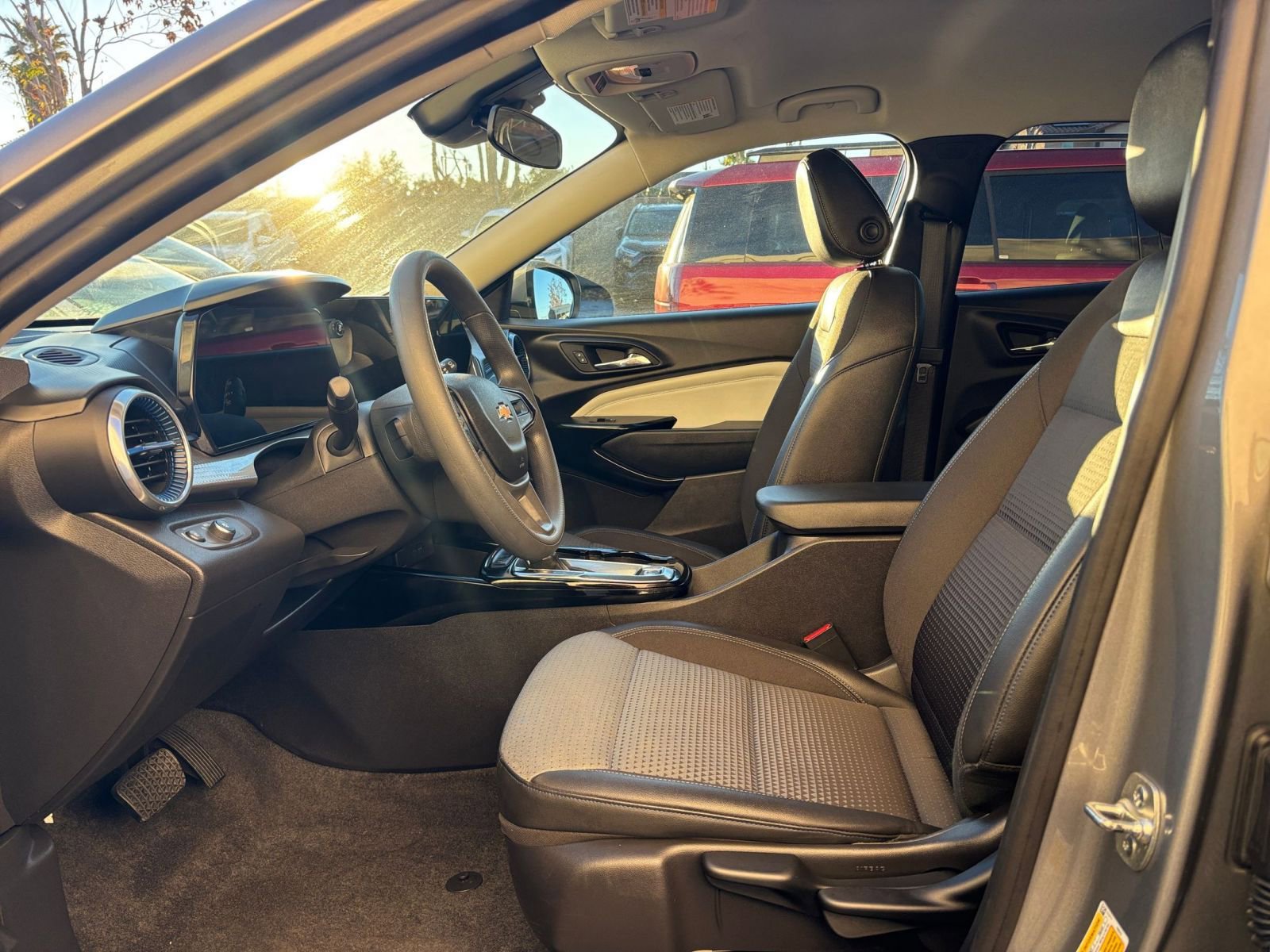 Thumbnail: 2025 Chevrolet Trax - 27