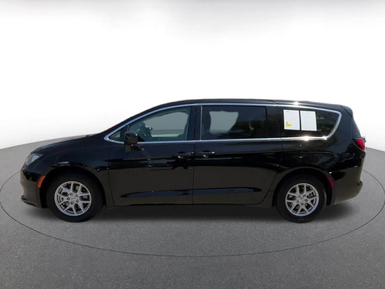 Thumbnail: 2024 Chrysler Voyager - 8