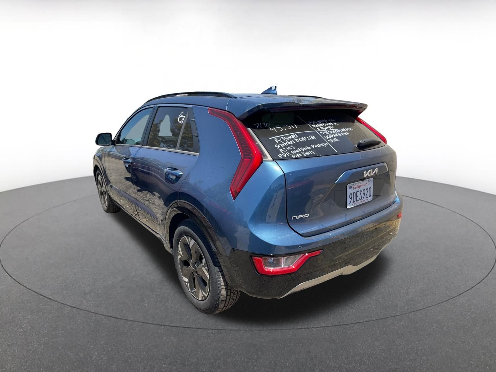 Thumbnail: 2023 Kia Niro - 5