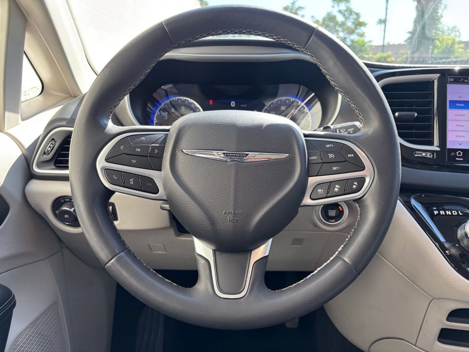 Thumbnail: 2023 Chrysler Pacifica - 25