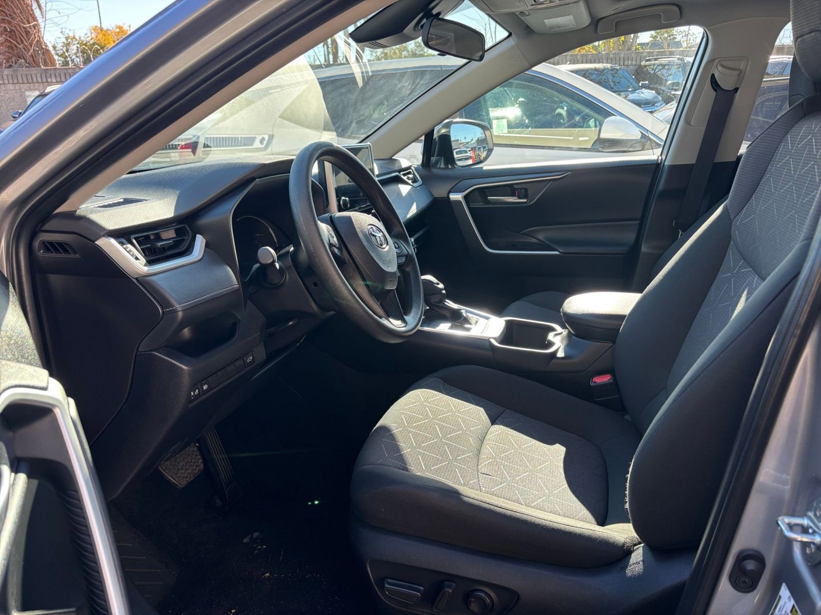 Thumbnail: 2025 Toyota RAV4 - 27