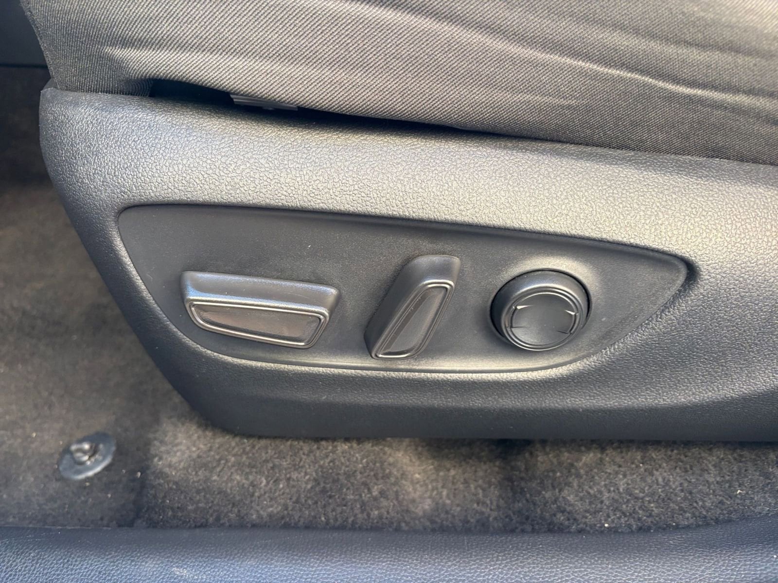 Thumbnail: 2025 Toyota RAV4 - 23