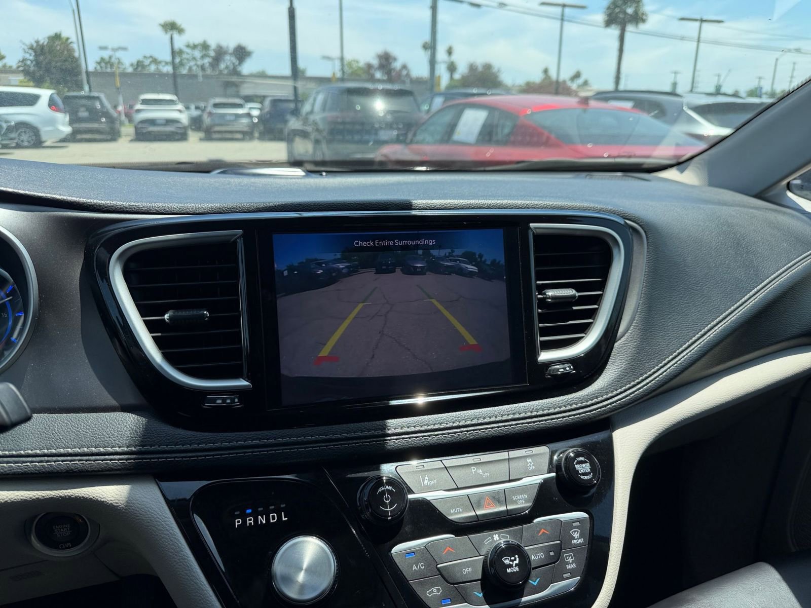 Thumbnail: 2023 Chrysler Pacifica - 25