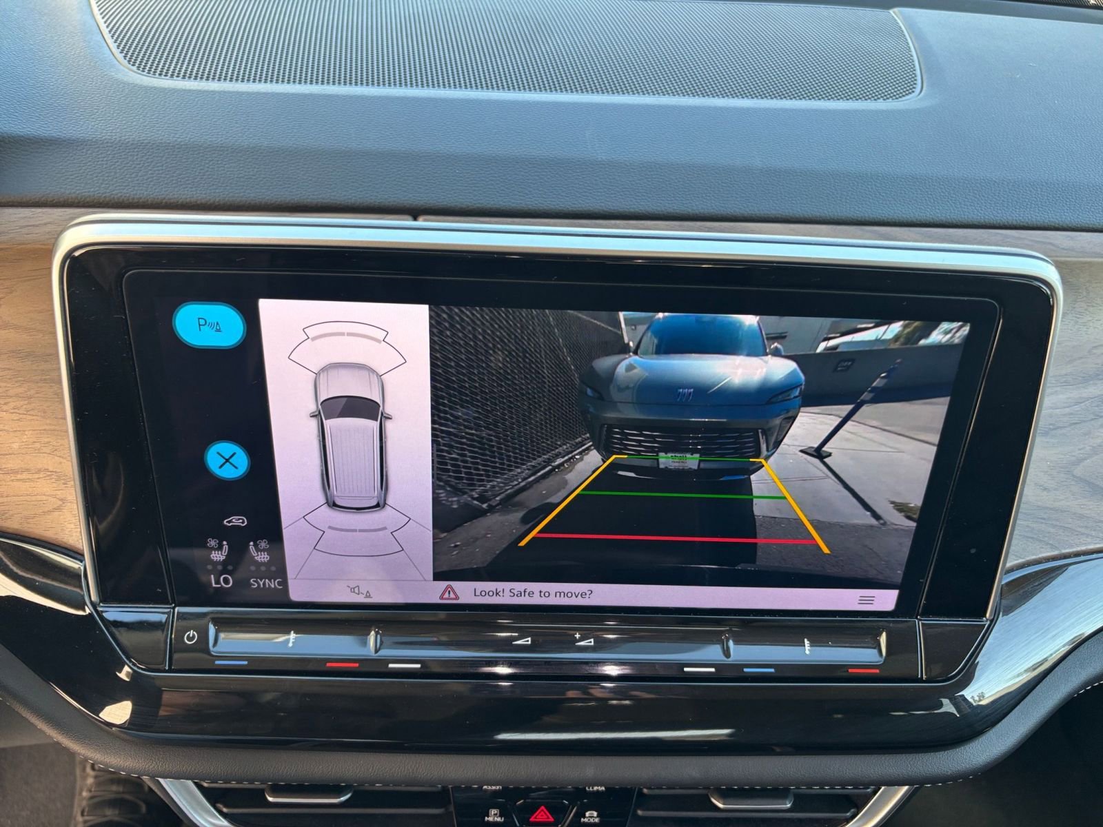 Thumbnail: 2025 Volkswagen Atlas - 17