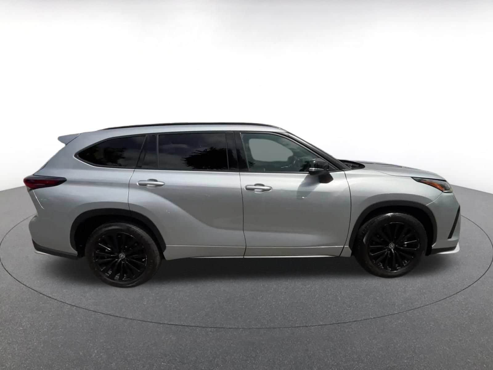 Thumbnail: 2024 Toyota Highlander - 16