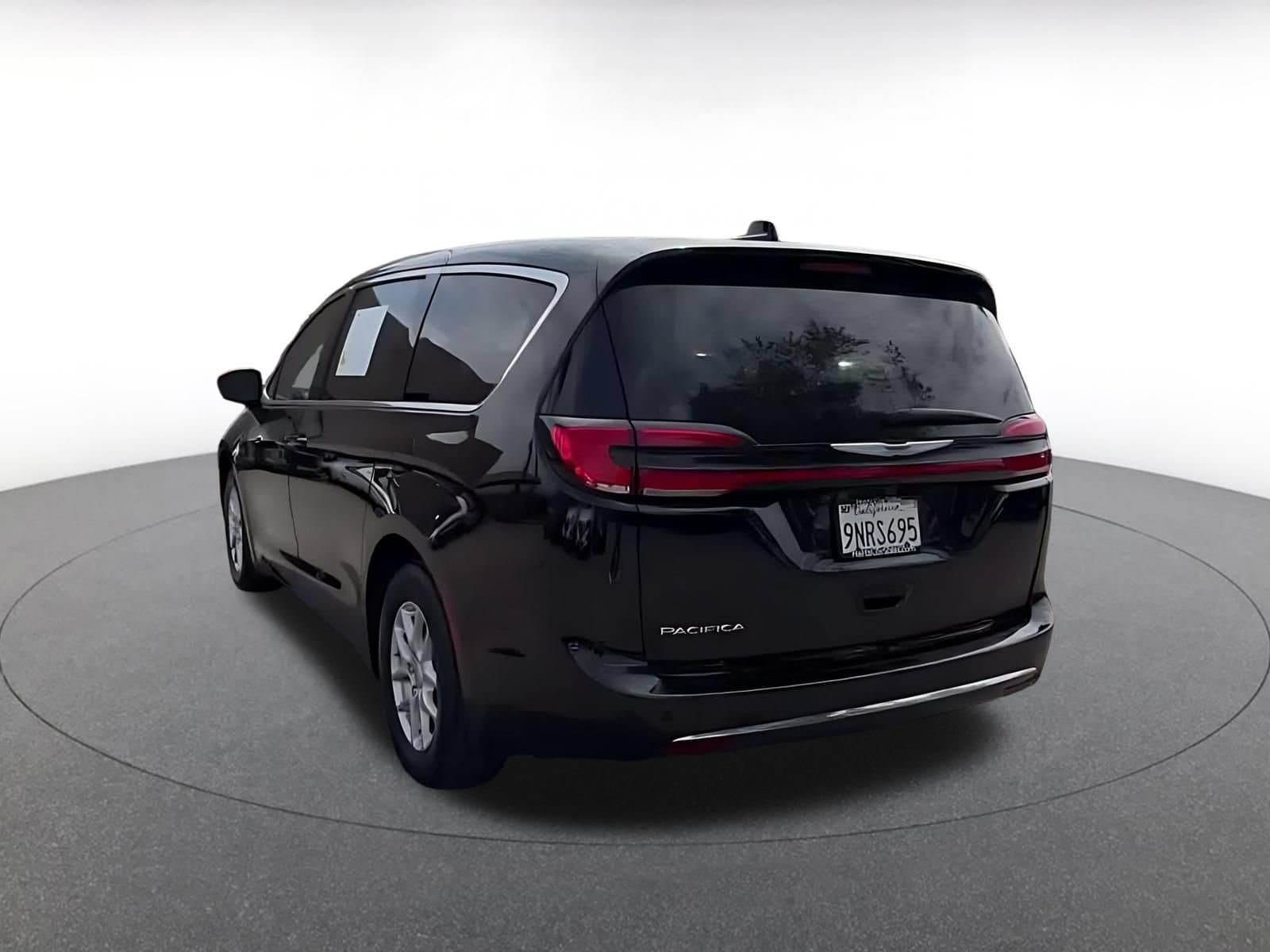 Thumbnail: 2025 Chrysler Pacifica - 10