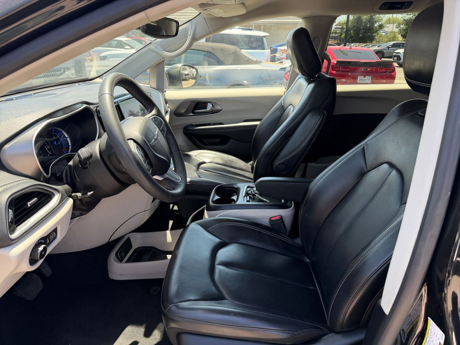 Thumbnail: 2023 Chrysler Pacifica - 29