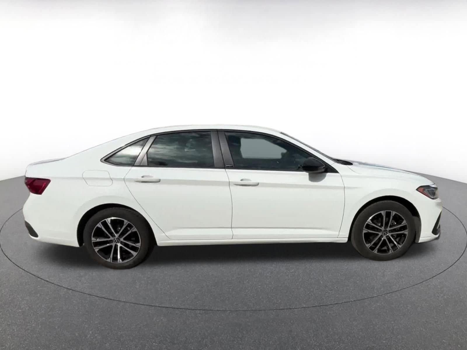 Thumbnail: 2025 Volkswagen Jetta - 16