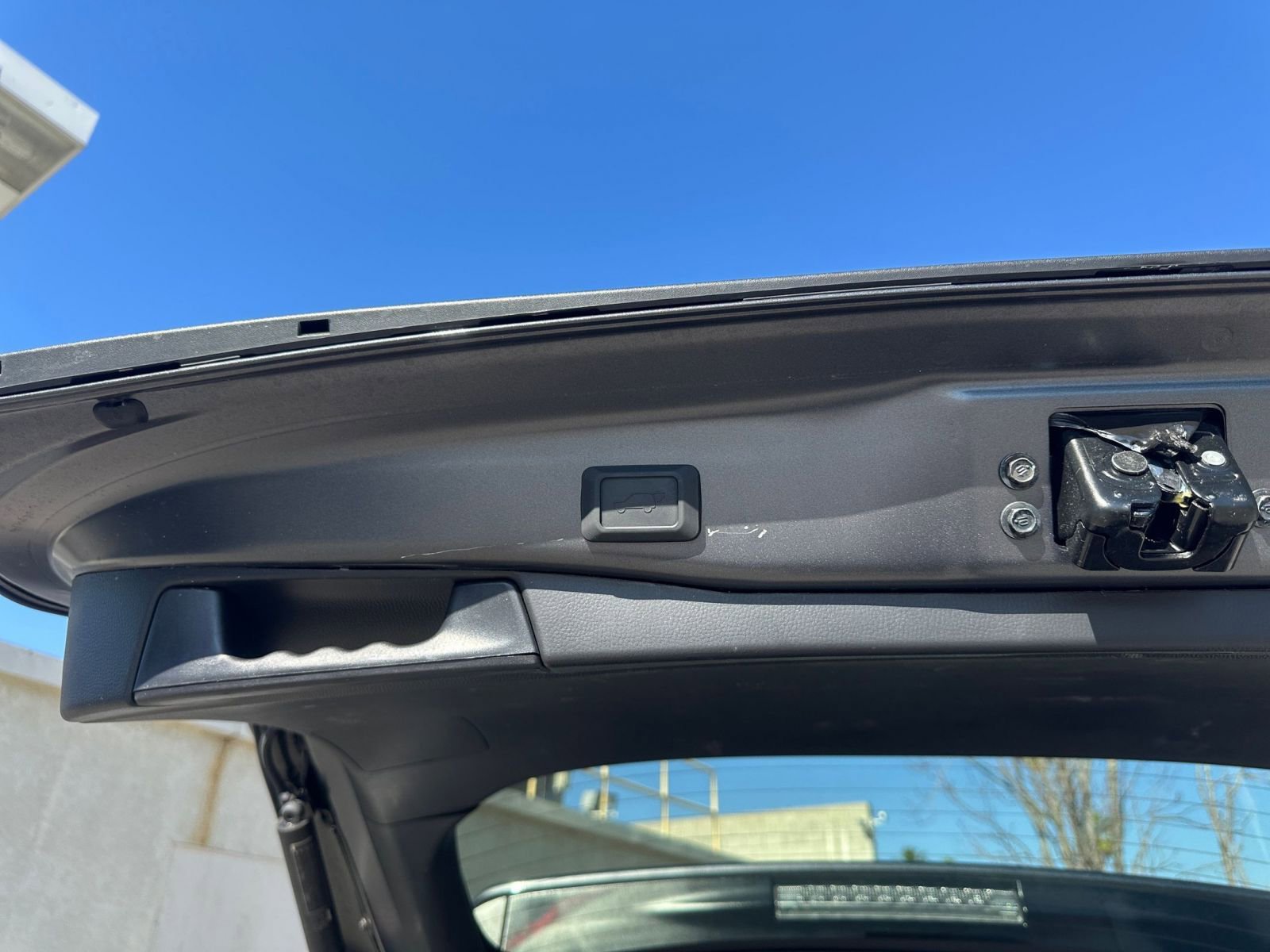 Thumbnail: 2025 Toyota RAV4 - 23