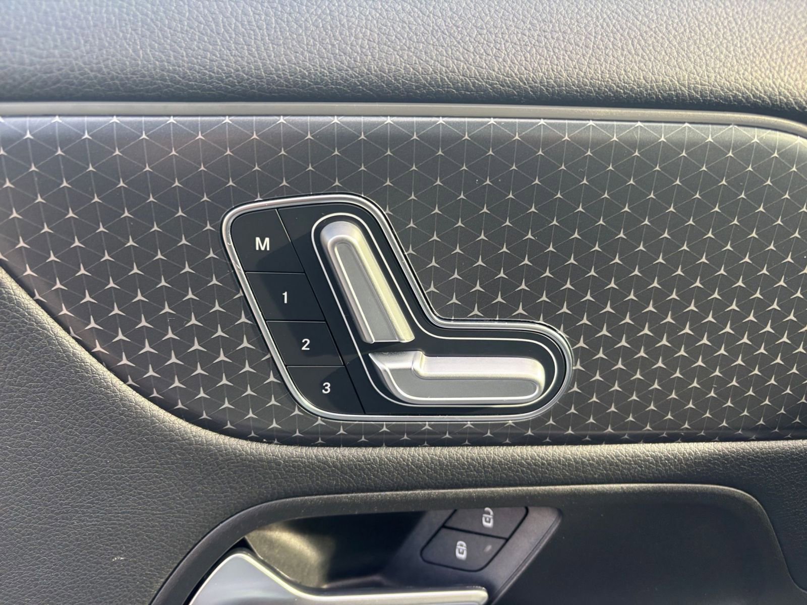 Thumbnail: 2025 Mercedes-Benz GLA - 23