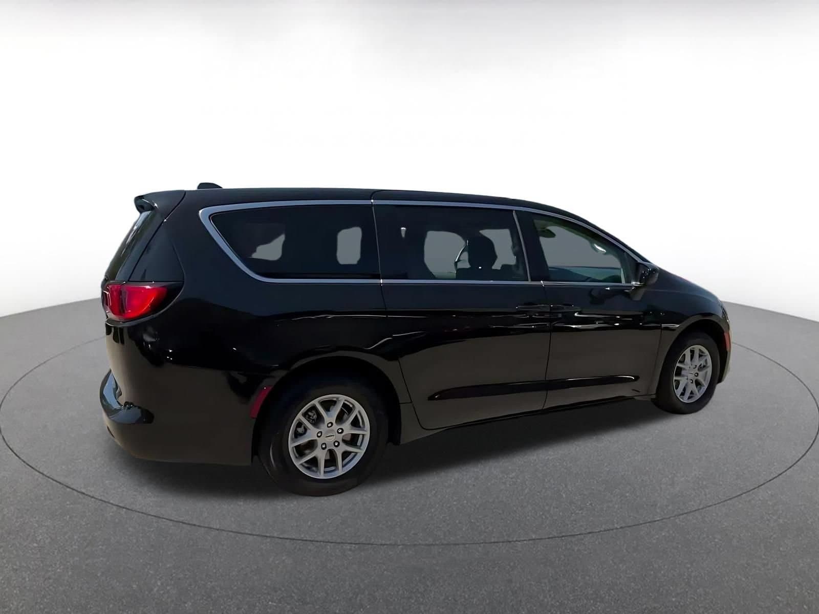 Thumbnail: 2024 Chrysler Voyager - 13