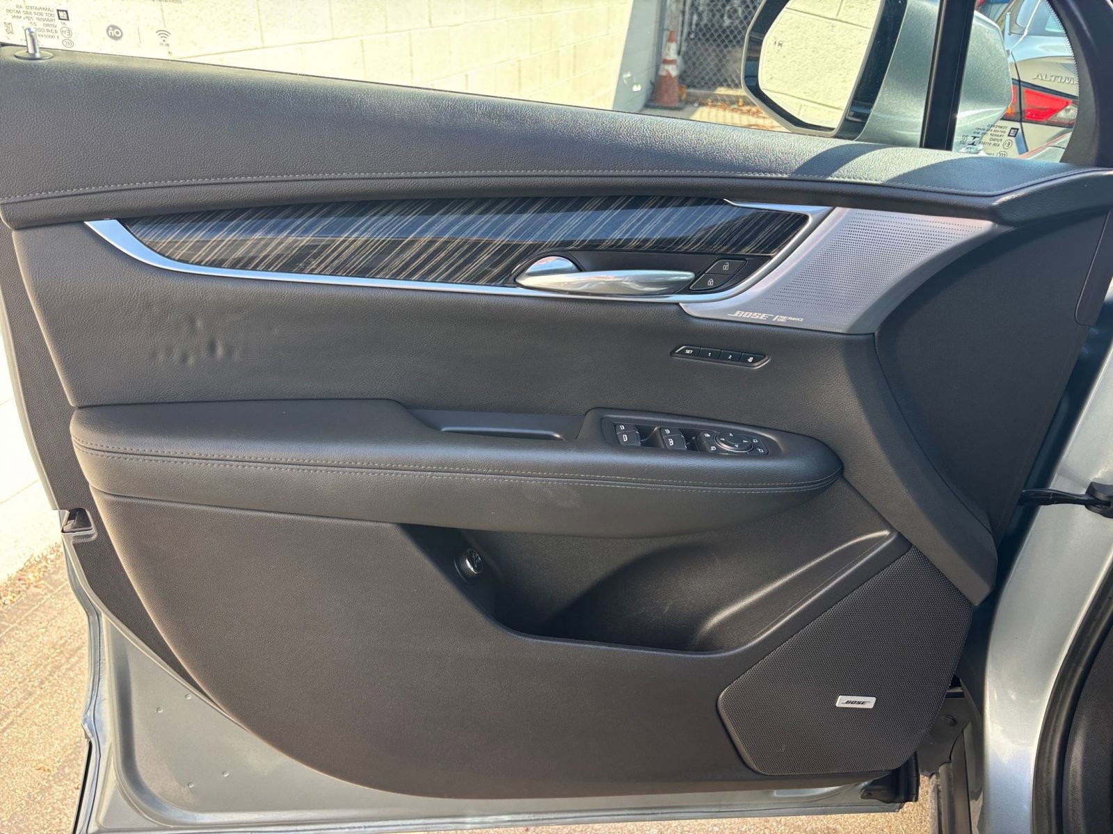 Thumbnail: 2023 Cadillac XT6 - 31