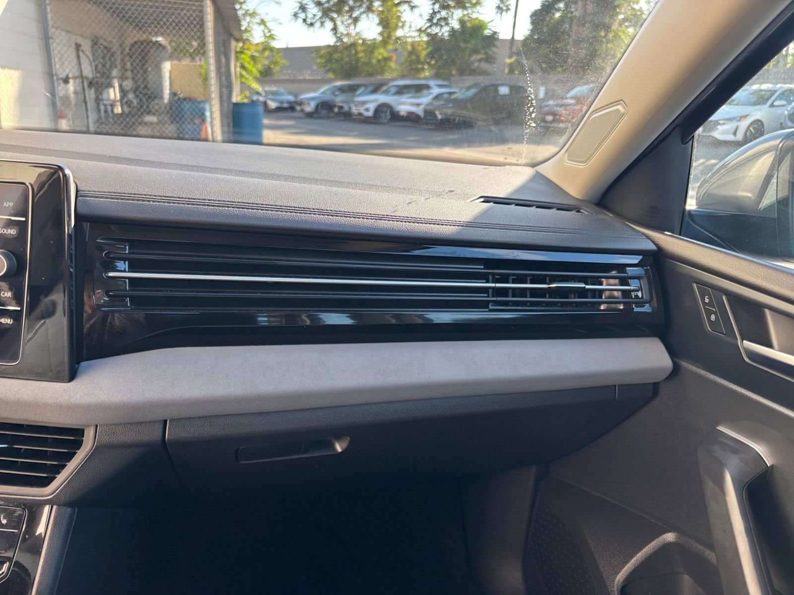 Thumbnail: 2025 Volkswagen Jetta - 35