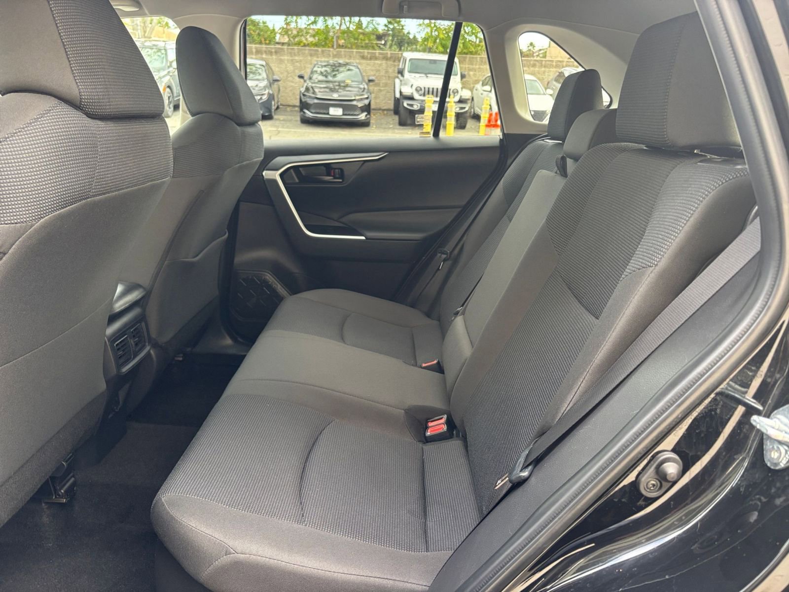 Thumbnail: 2025 Toyota RAV4 - 25