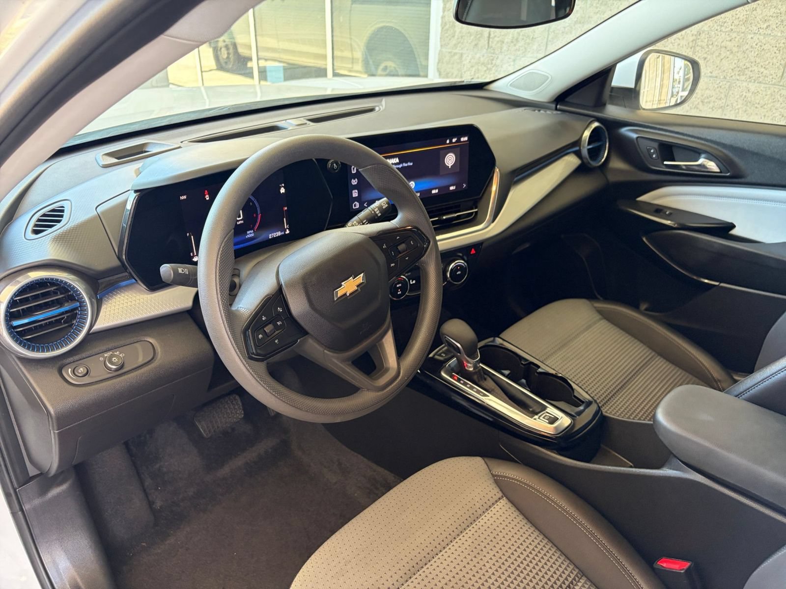 Thumbnail: 2025 Chevrolet Trax - 33