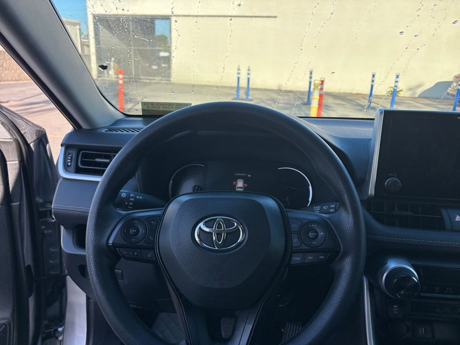 Thumbnail: 2025 Toyota RAV4 - 34