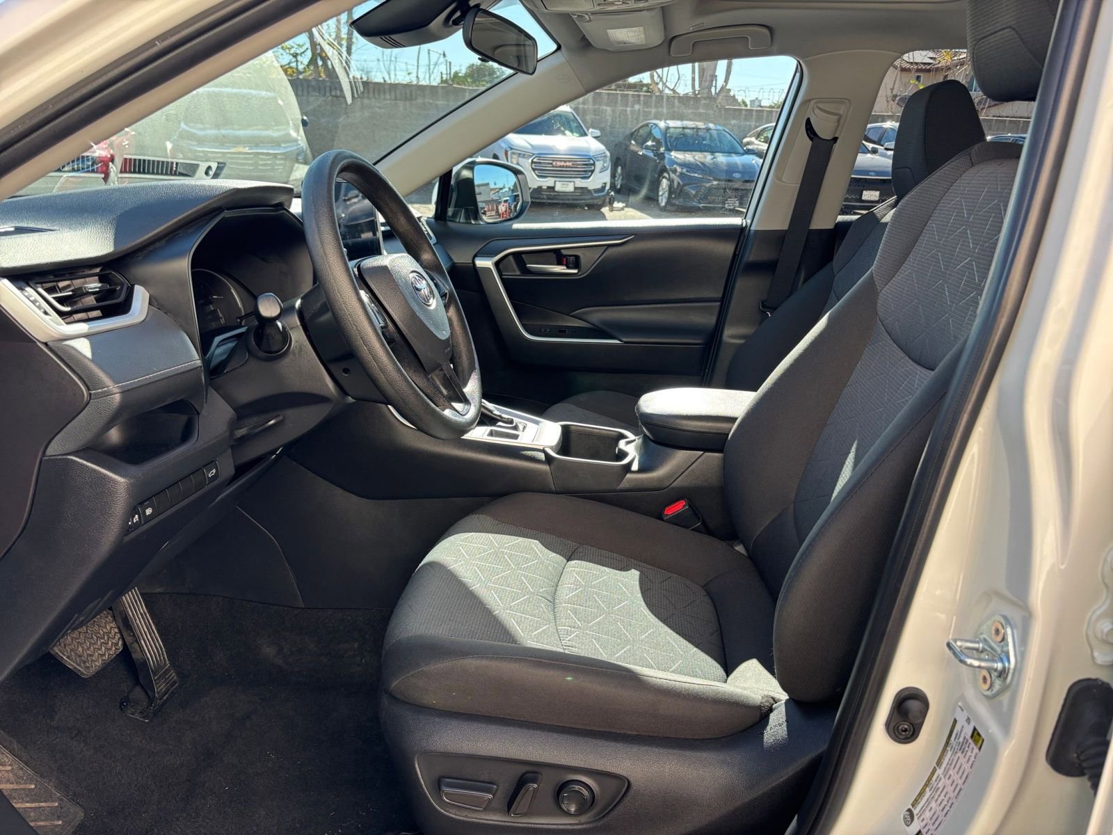 Thumbnail: 2025 Toyota RAV4 - 27