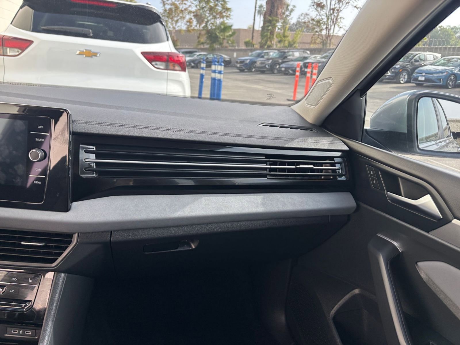 Thumbnail: 2025 Volkswagen Jetta - 35